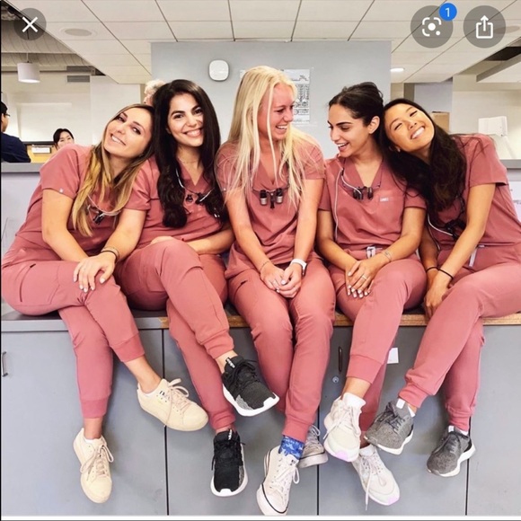 NWT FIGS - limited Edition Mauve - Scrubs Top ONLY - Picture 4 of 4